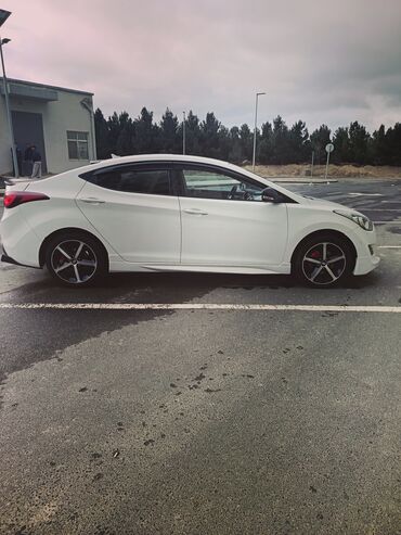 Hyundai: Hyundai Elantra: 1.8 l | 2011 il Sedan — 11