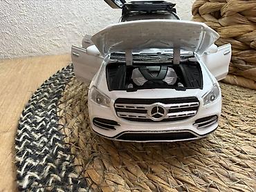 Mercedes-Benz GLS modelinin metal oyuncaq maşını. Qapıları açılır