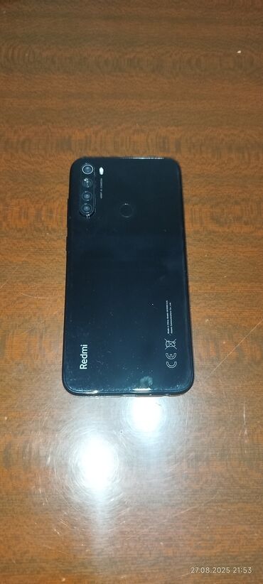 Redmi: Dördkameralı sistemə və arxa barmaq izi skanerinə malik qara rəngli