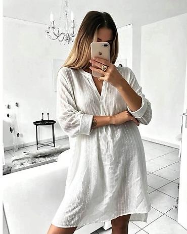35: Ženska ležerna košulja-haljina sa diskretnim metalik prugama - Kroj — 4