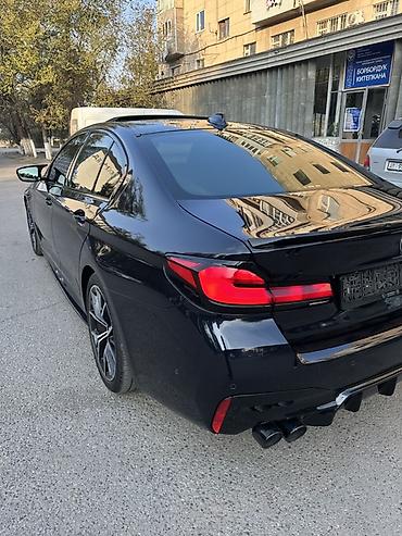 gac gs8: BMW 5 series: 2021 г., Седан — 7