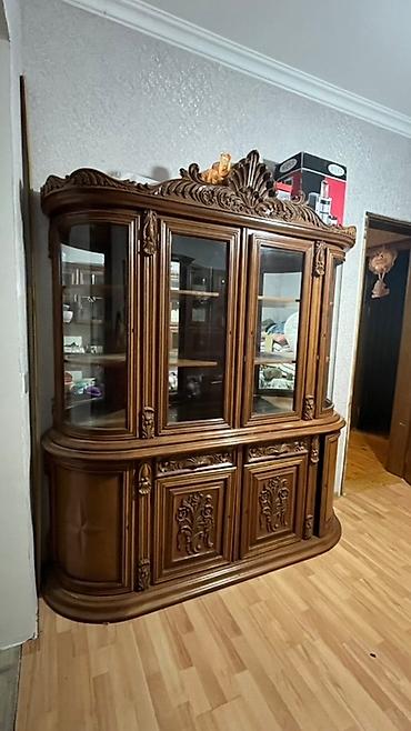 Оборудование для магазинов: Klassik üslubda böyük vitrin-bufet vezyeti tezedi islenmis olsada — 2