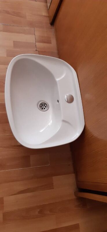 wc šolja za decu: Lavabo 50x40cm raspon rupa 17cm . Ocuvano