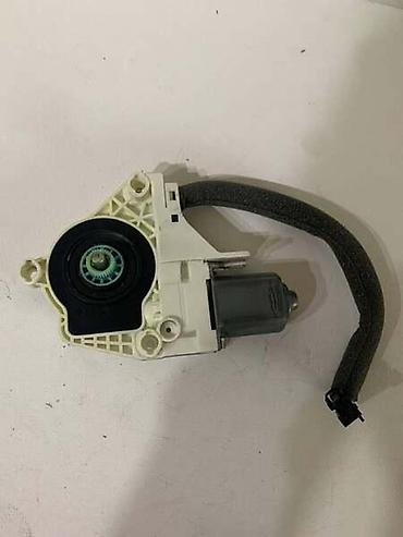 rolsue planeta: MOTOR PODIZAČA STAKLA ZA AUDI Q5 OD 2011. DO 2016. GOD. - 8KO959812A — 2