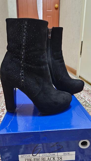 Ботинки и ботильоны: Продаю ботильоны женские,снаружи замша,утеплённые на меху — 8