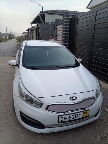 дом на кол: KIA Ceed SW (универсал), белый цвет кузова. Основные особенности: -