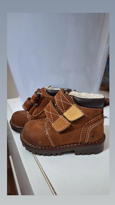 зимная обувь: Сапоги зимние детские 19размер. Производство Европа натуралка