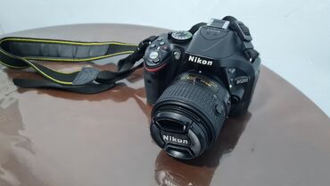 nikon d5200: Nikon D5200 foto apparatı satılır. Ailədə istifadə olunub istirahətə