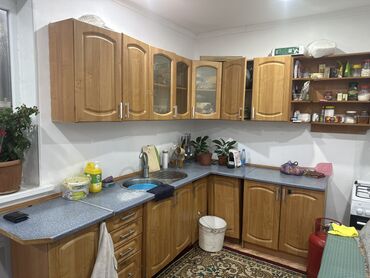 кухонный мойка: Кухонный гарнитур, Шкаф, цвет - Коричневый, Б/у
