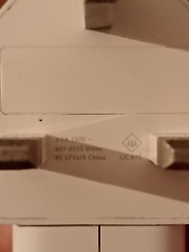 ipad зарядка: Apple İpadin orijinal adaptoru. İpadin üstünde gəlib, 25 voltdur — 4
