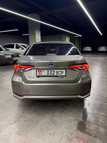 byd e3: Toyota Corolla: 2020 г., 1.8 л, Автомат, Гибрид, Седан — 3
