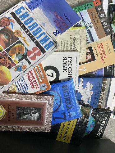 Канцтовары: Продаю книги 6-8 классов в очень хорошем состоянии .Каждая по 150