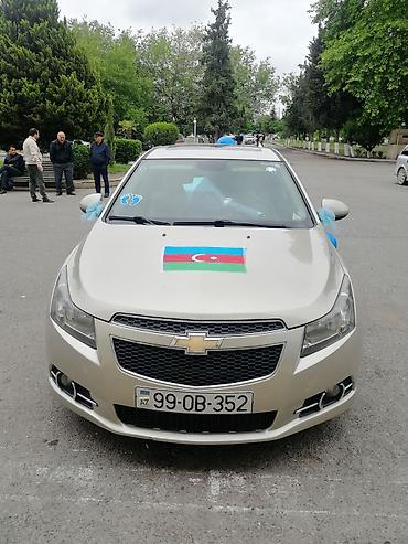 фольксваген пассат 1: Chevrolet Cruze sedan - Kuzov: sedan, bej rəng - Marka/emblem: ön — 1