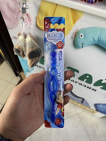 Детская гигиена и уход: Детская зубная щётка R.O.C.S. Kids, мягкая (Soft), 3–7 лет. - — 1