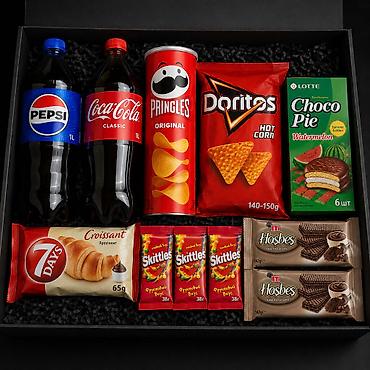 Qida məhsulları: Qutu şəklində qəlyanaltı və içki seti Tərkib: - Pepsi, 1 L - — 1