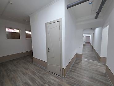офис сниму: Офисное/коммерческое помещение с кабинетной планировкой. 208 м² ж/м — 1