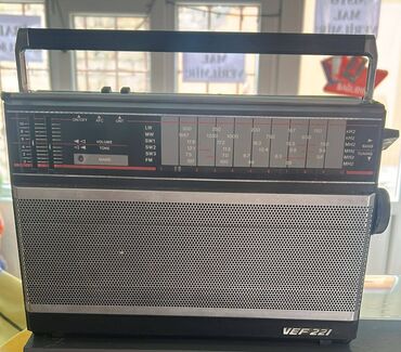 Mikrofonlar: Maqnitola VEF221 modeli,işlək vəziyyətdədir