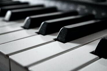 kursu: Fərdi şəkildə piano dərsləri keçirilir. Qrafik sərbəstdir.Yaş