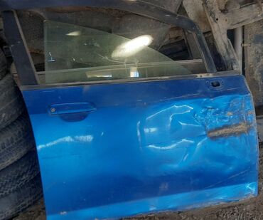 Автозапчасти: Дверь на хонда фит со стеклом