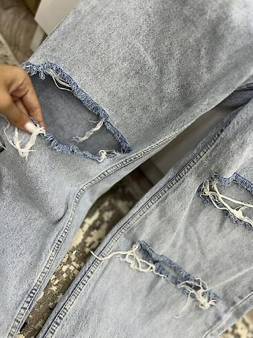 cins walvar: Məhsul: Açıq mavi, yuyulmuş effektli, “ripped” detallı düz kəsim cins — 4