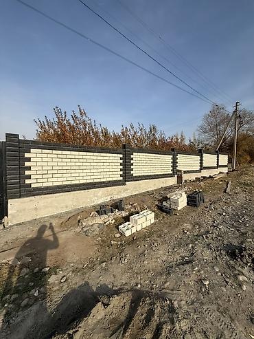 Другие строительные блоки: Бетонные блоки для забора/стены с декоративной облицовкой под «пиленый — 6