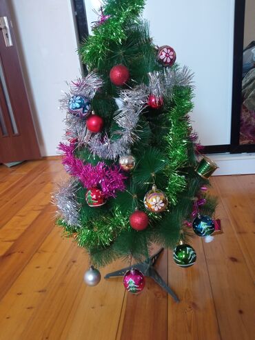 Yeni il ağacları: Yolkanın hundurluyu. 95 sm üstünde iqruşkalarla birlikdə bele — 3