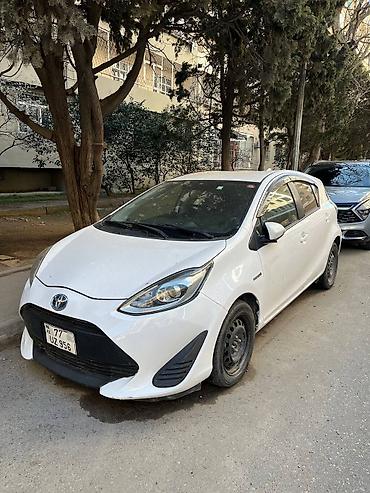 toyata aqua: Toyota — 1