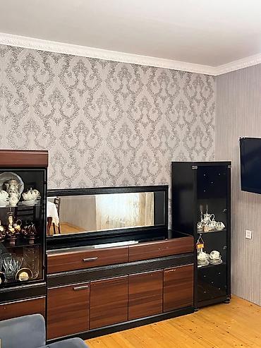 Гостиные гарнитуры: Qonaq otağı üçün vitrinli mebel dəsti Tərkibi: - 1 ədəd ikili şüşə — 1