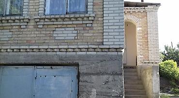 земелный дом: Продаётся кирпичный дом с высоким цоколем и подвалом/гаражом — 3