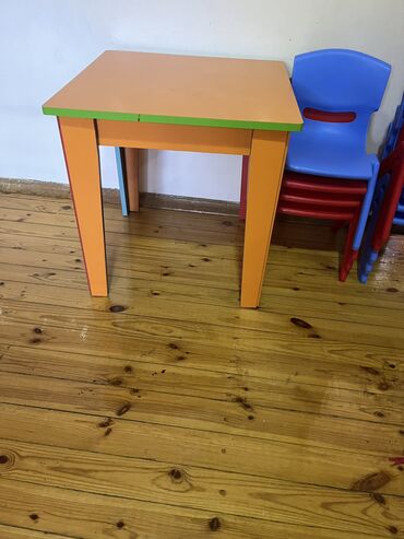Uşaq masaları: Yeni, Oğlan və qız üçün, Bağça masası, Kvadrat masa, Stullsuz, Azərbaycan