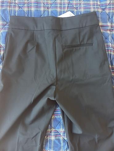 Pantalone: H&M Crne elegantne ženske pantalone sa širokom nogavicom. Model — 8