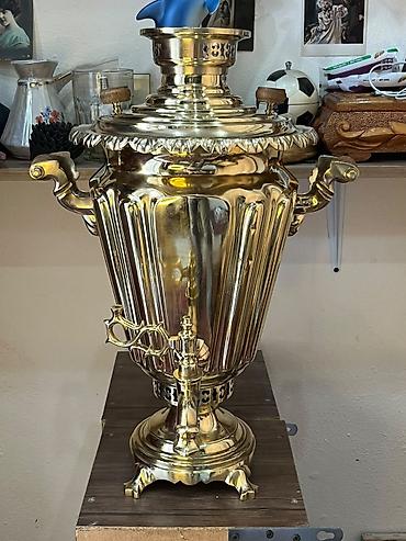 Qədimi, təxminən 100 illik mis-pirinç samovar. Tutumu 8 litrdən
