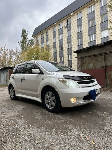 Toyota: Toyota ist: 2003 г., 1.5 л, Бензин, Седан