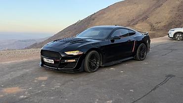 спортивные машыны: Ford Mustang с тюнинг-пакетом под Shelby GT500. Ключевые особенности — 1
