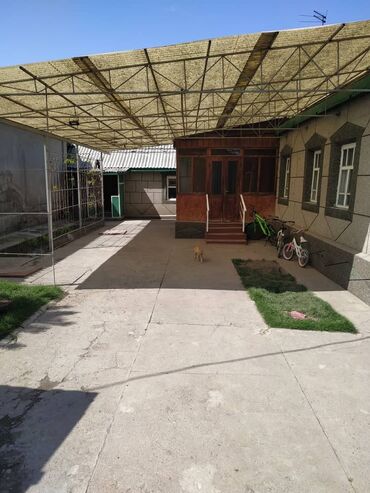 новый особняк киргизия 1: 49 м², 3 комнаты, Старый ремонт Кухонная мебель