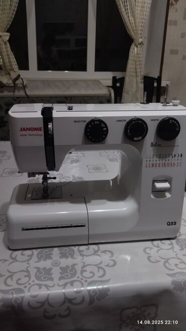 4 нитка аверлок: Тигүүчү машина Janome, Электромеханикалык