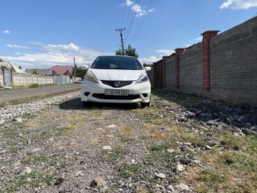 дешевые машина: Honda Fit: 2007 г., 1.5 л, Автомат, Бензин, Седан