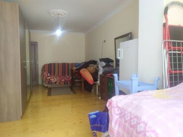 xacmazda satilan evler 2024: Xırdalan, 3 otaqlı, Köhnə tikili, 70 kv. m