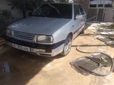 Volkswagen: Volkswagen Vento: 1994 г., 1.8 л, Механика, Бензин, Седан — 13
