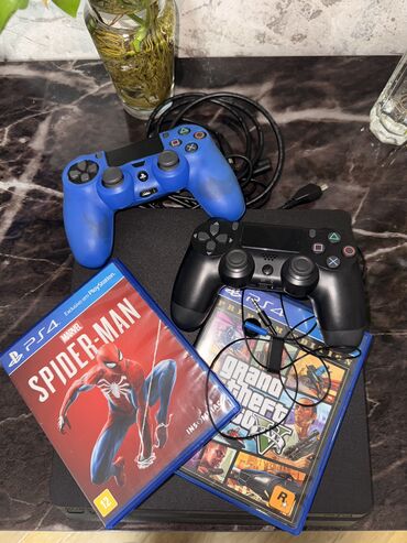maşın oyunu: Playstadion 4 slim 1 TB Heçbir problemi yoxdur oyunları original