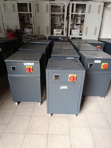 Generatorlar: Bu tənzimləyici elektrik şəbəkəsindəki gərginlik dəyişikliklərini — 5