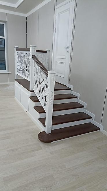 Деревянные лестницы: Деревянная лестница Для дома, Вид дерева: Дуб, Форма лестницы: Г-образная, Стиль: Классический — 2