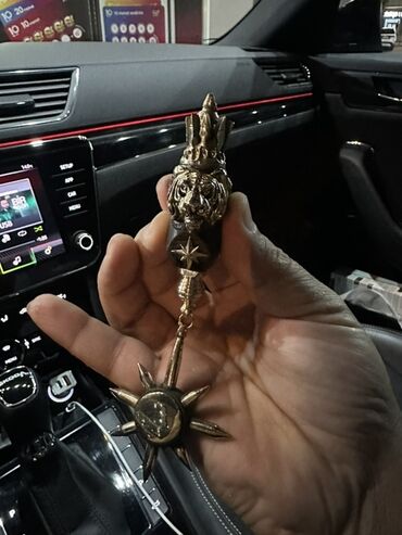 tek qaş üzük: Metal asılqan-bəzək əşyası Ebanit ve bronzadan hazirlanib xususi