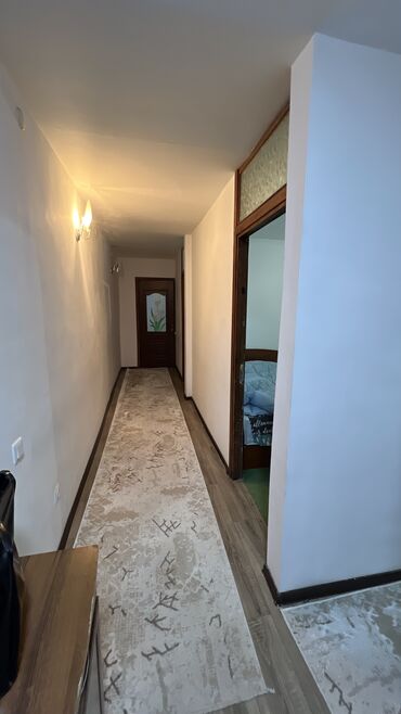 сдаю квартиру по рыскулова: 4 комнаты, 100 м², Хрущевка, 1 этаж, Косметический ремонт