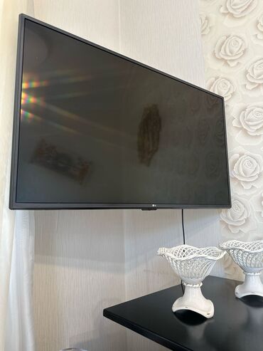 Masa və oturacaq dəstləri: Televizor LG 102 ekran smart YouTube teprezedir.Tecili dəyərindən