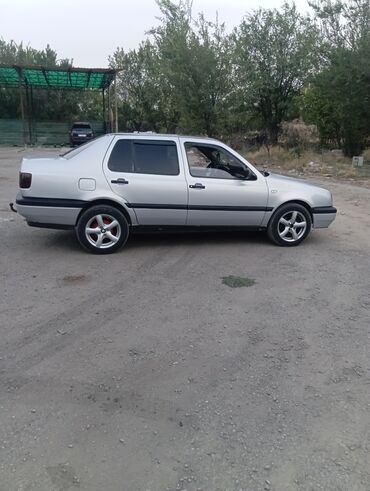 купить электромобиль фольксваген: Volkswagen Vento: 1992 г., 1.8 л, Механика, Бензин, Седан
