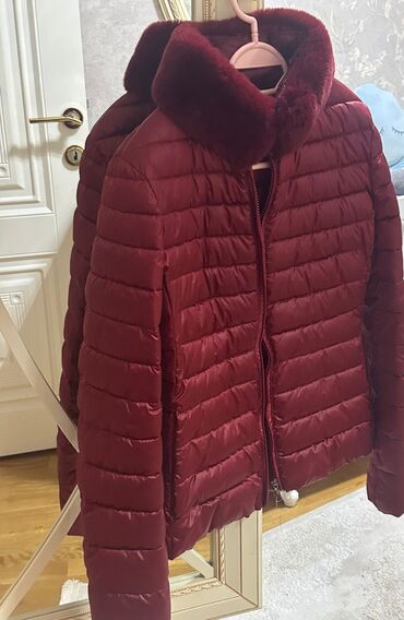 tek qaş: Qadınlar üçün bordo rəngli yüngül şişmə qısa qış gödəkçəsi - Rəng