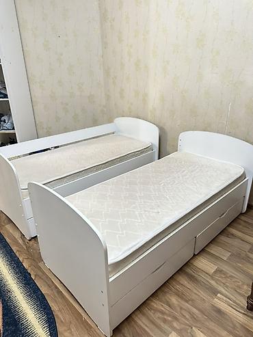 кухонный бу: Односпальная кровать, Б/у, С матрасом, длина - 170 см — 1