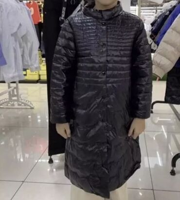 детская куртка на 5 6 лет: Плащ под Uniqlo, тоненький на пуху ( весна,осень) на 6,7 лет ( рост