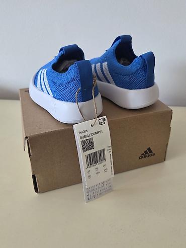 velicima: Adidas Bubblecomfy I dečije patikice u plavoj boji sa belim Adidas — 4